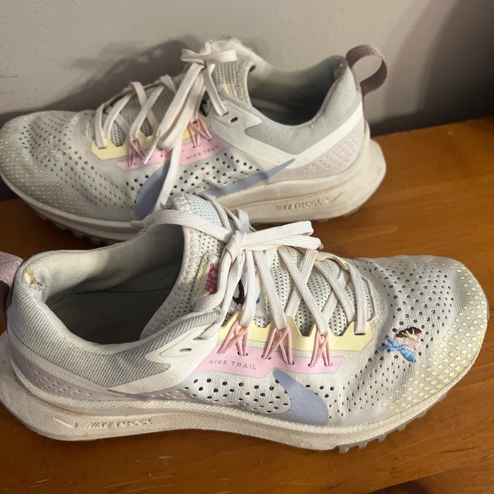 Nike White and Pink Running Shoes - Picture 3 of 7